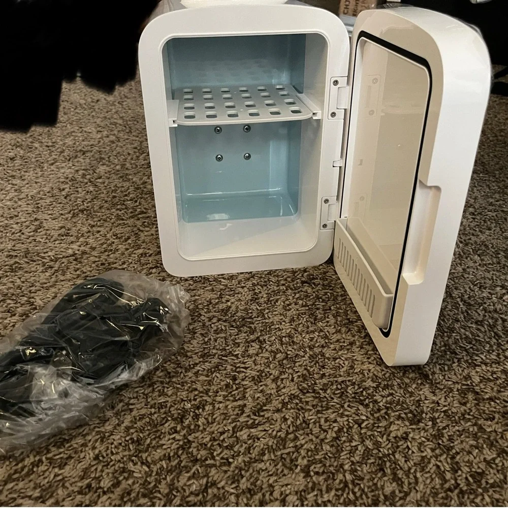 Frigidaire Gallery White Makeup Organizer with LED Light